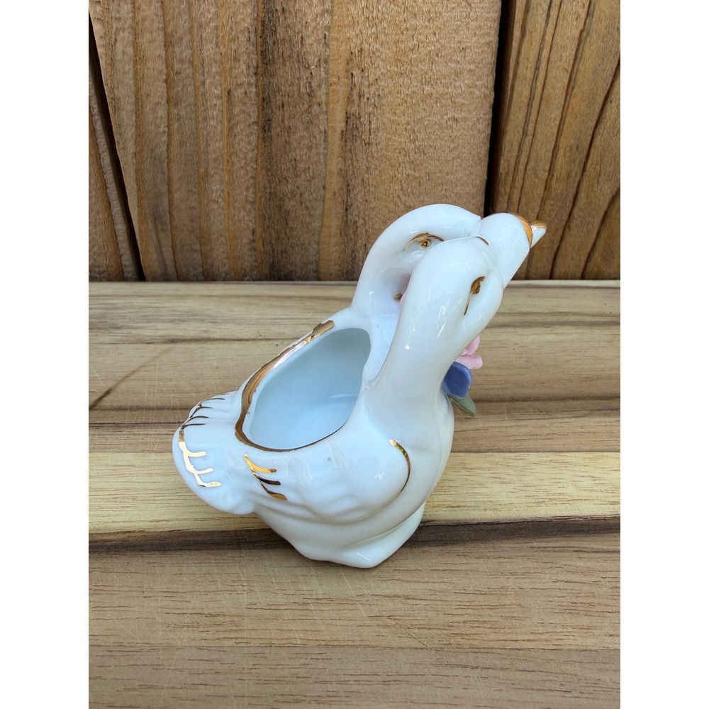 White Swans & roses trinket dish, plater, romance, figurine - Picture 6 of 8